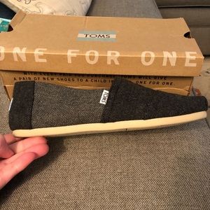 Men’s Tom’s shoes